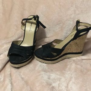 Black/tan wedges